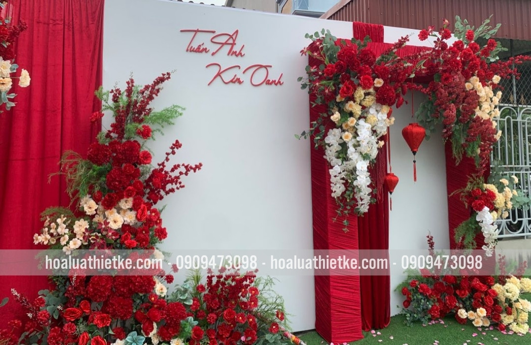 Backdrop hoa giả tông đỏ mẫu 2 1