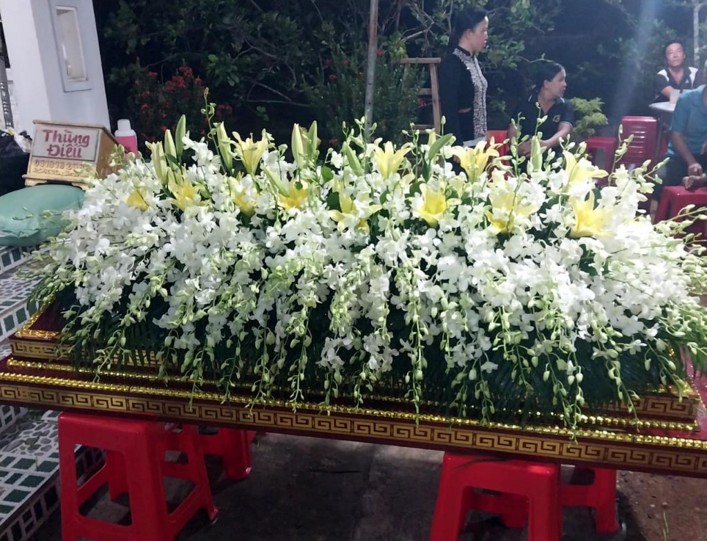 Trang trí hoa tang lễ Grid01 6